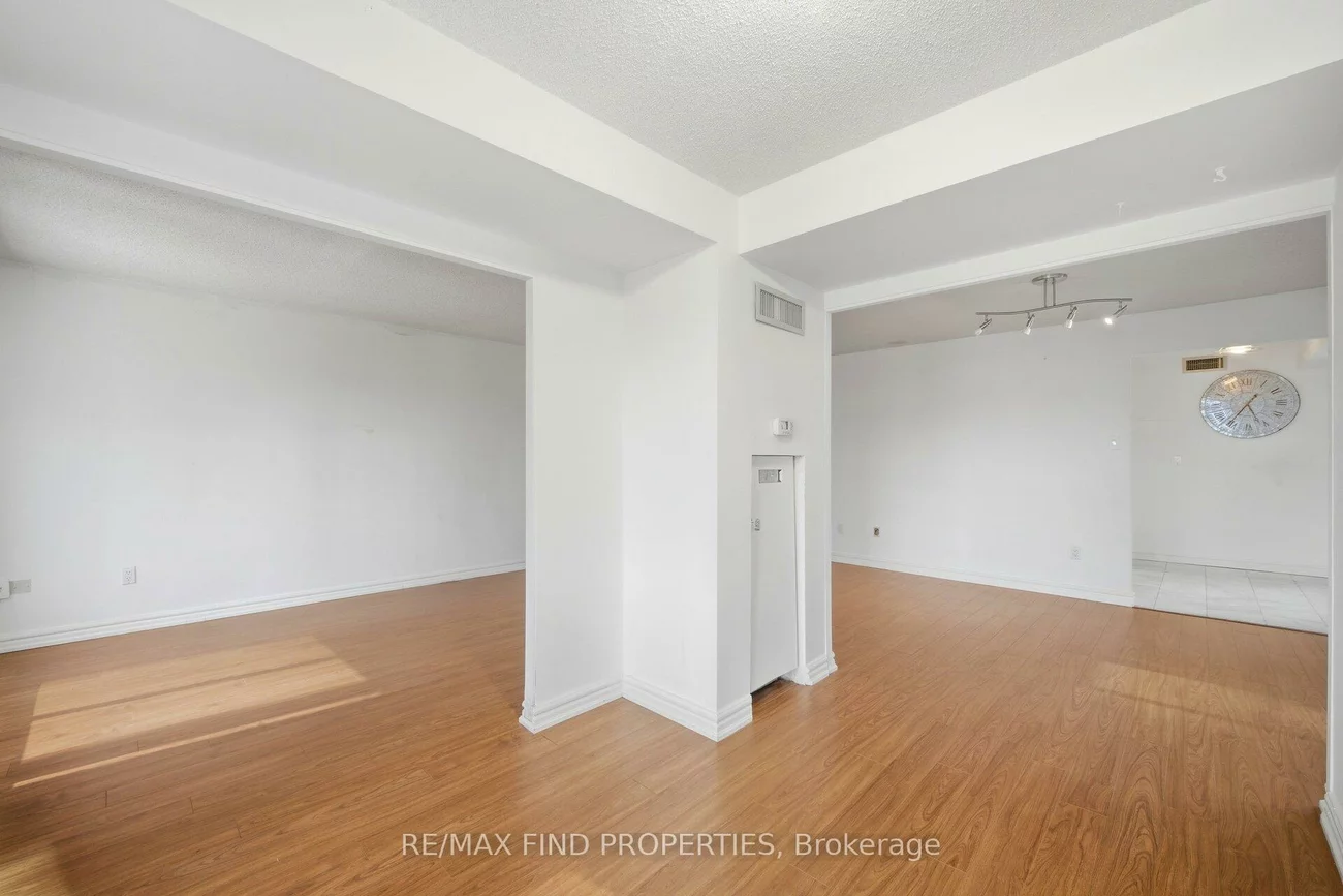 33, University, Waterfront Communities C1, Toronto