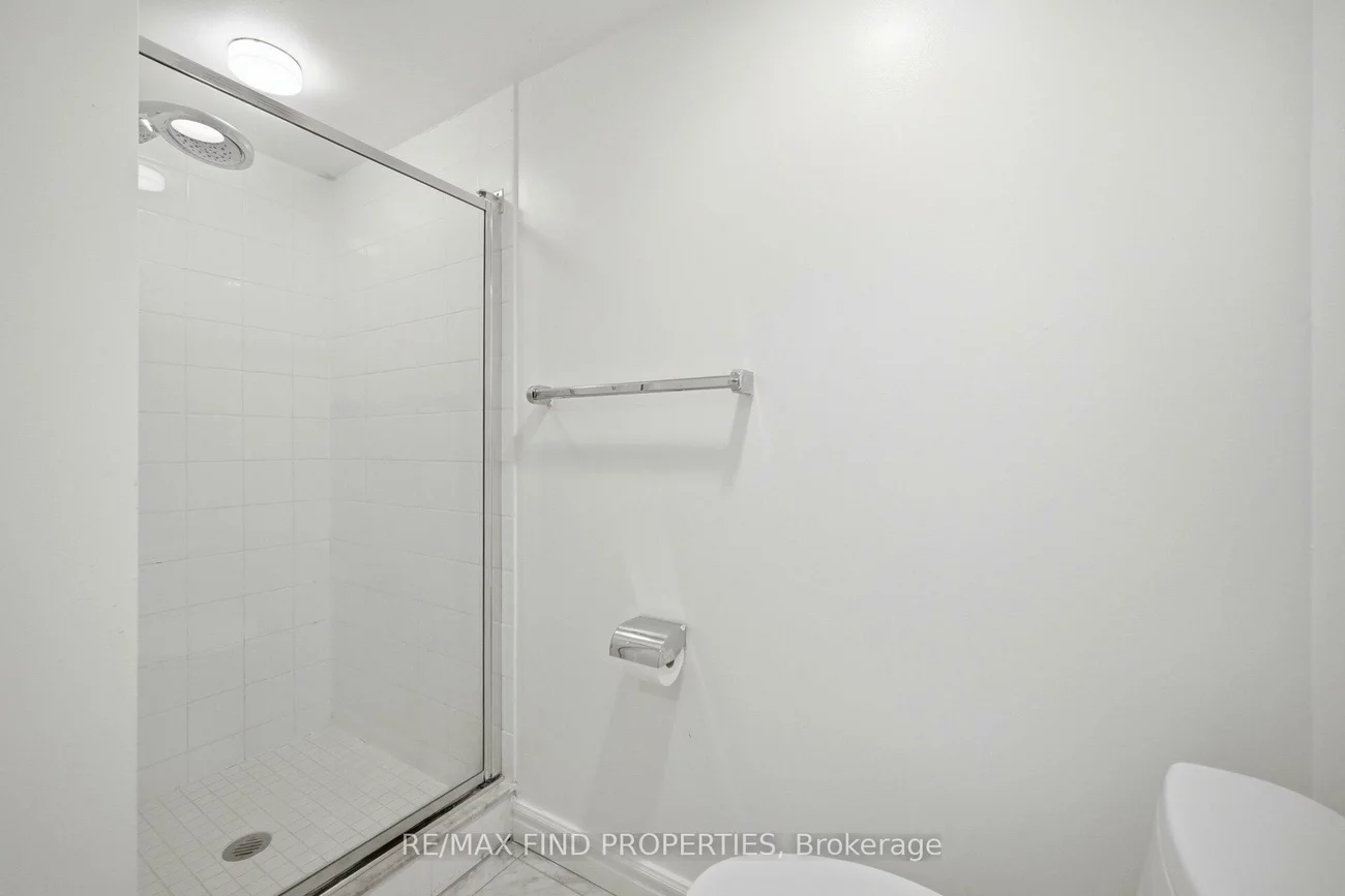 33, University, Waterfront Communities C1, Toronto