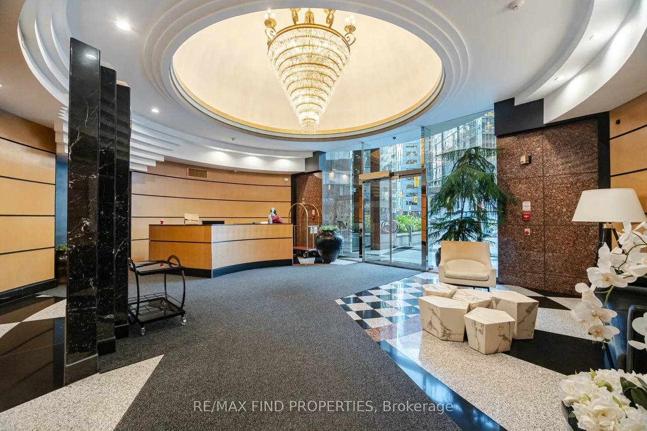 33, University, Waterfront Communities C1, Toronto