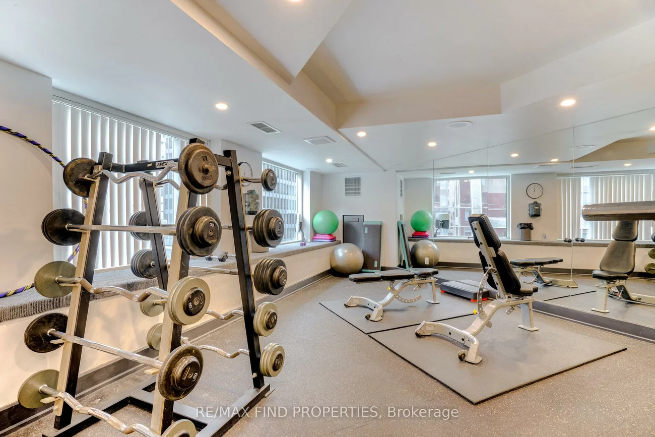 33, University, Waterfront Communities C1, Toronto