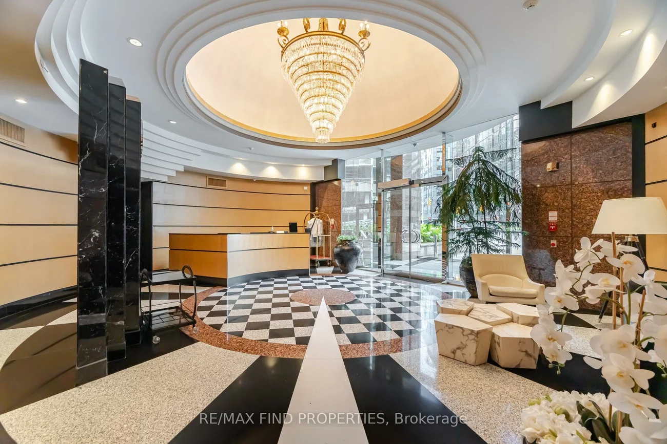 33, University, Waterfront Communities C1, Toronto