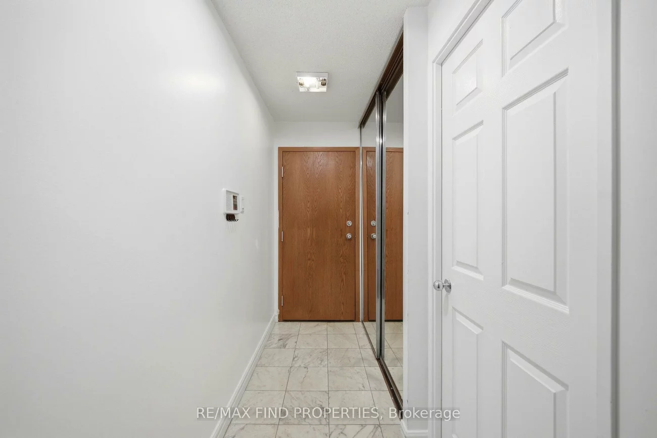 33, University, Waterfront Communities C1, Toronto
