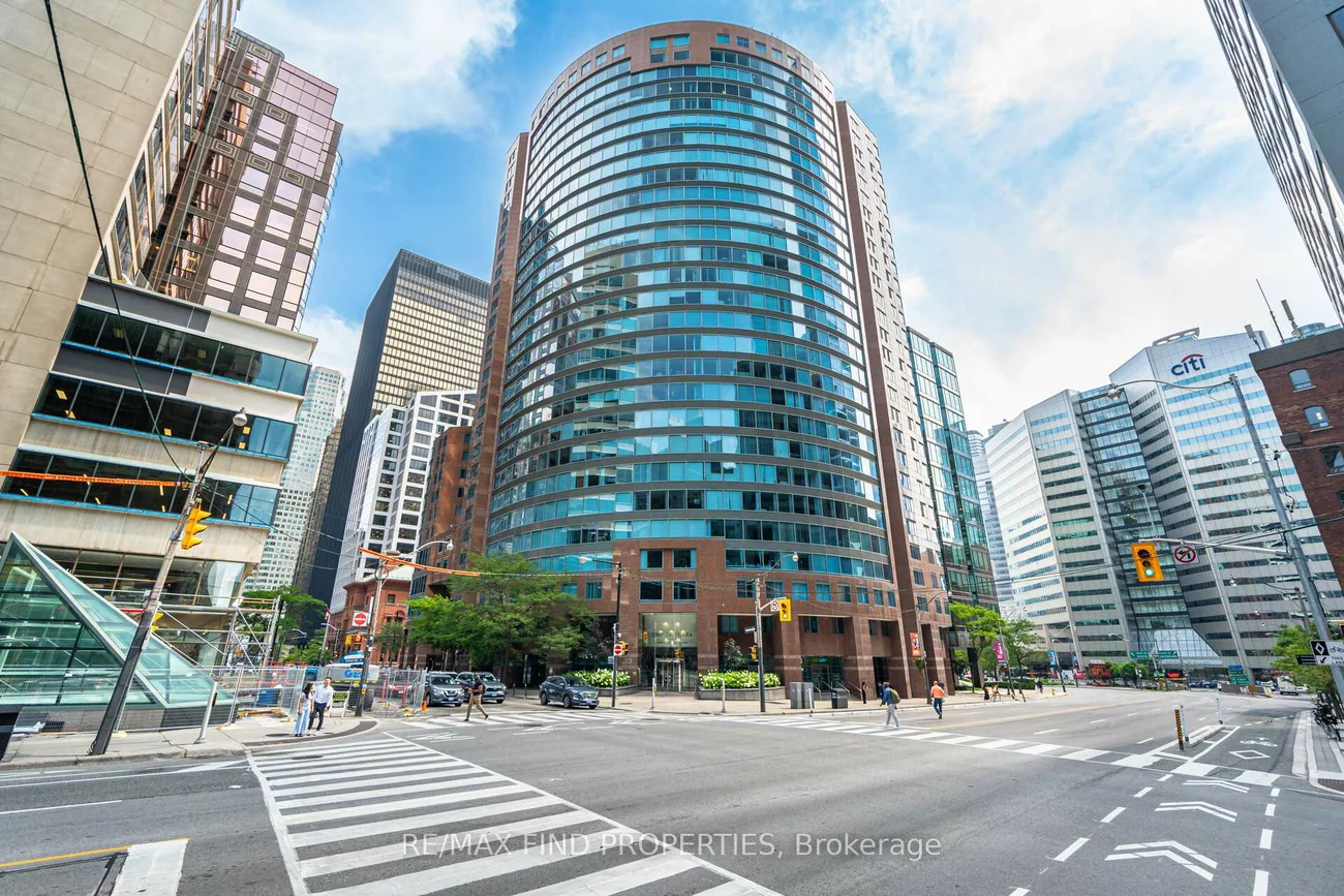 33, University, Waterfront Communities C1, Toronto