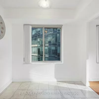 33, University, Waterfront Communities C1, Toronto