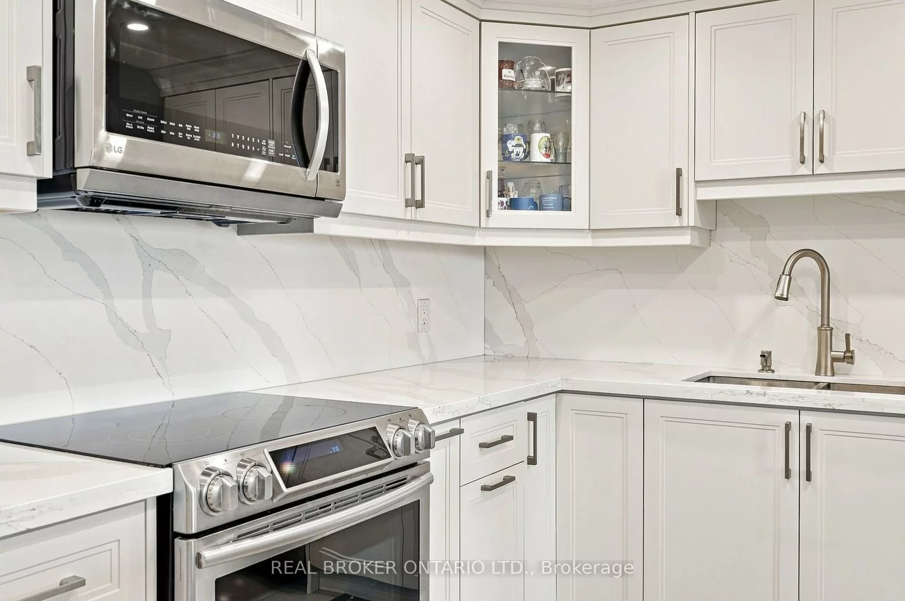 205, Wynford, Flemingdon Park, Toronto