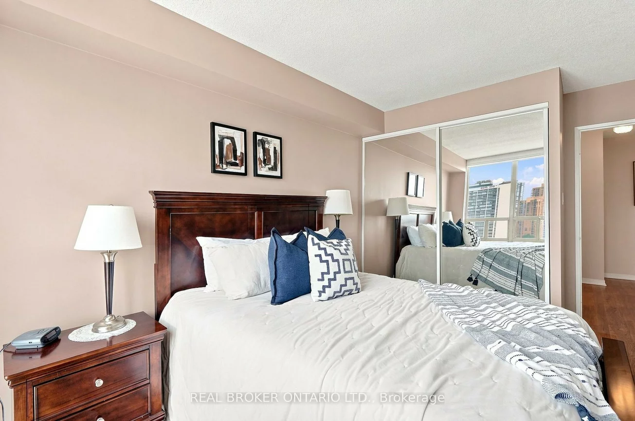 205, Wynford, Flemingdon Park, Toronto