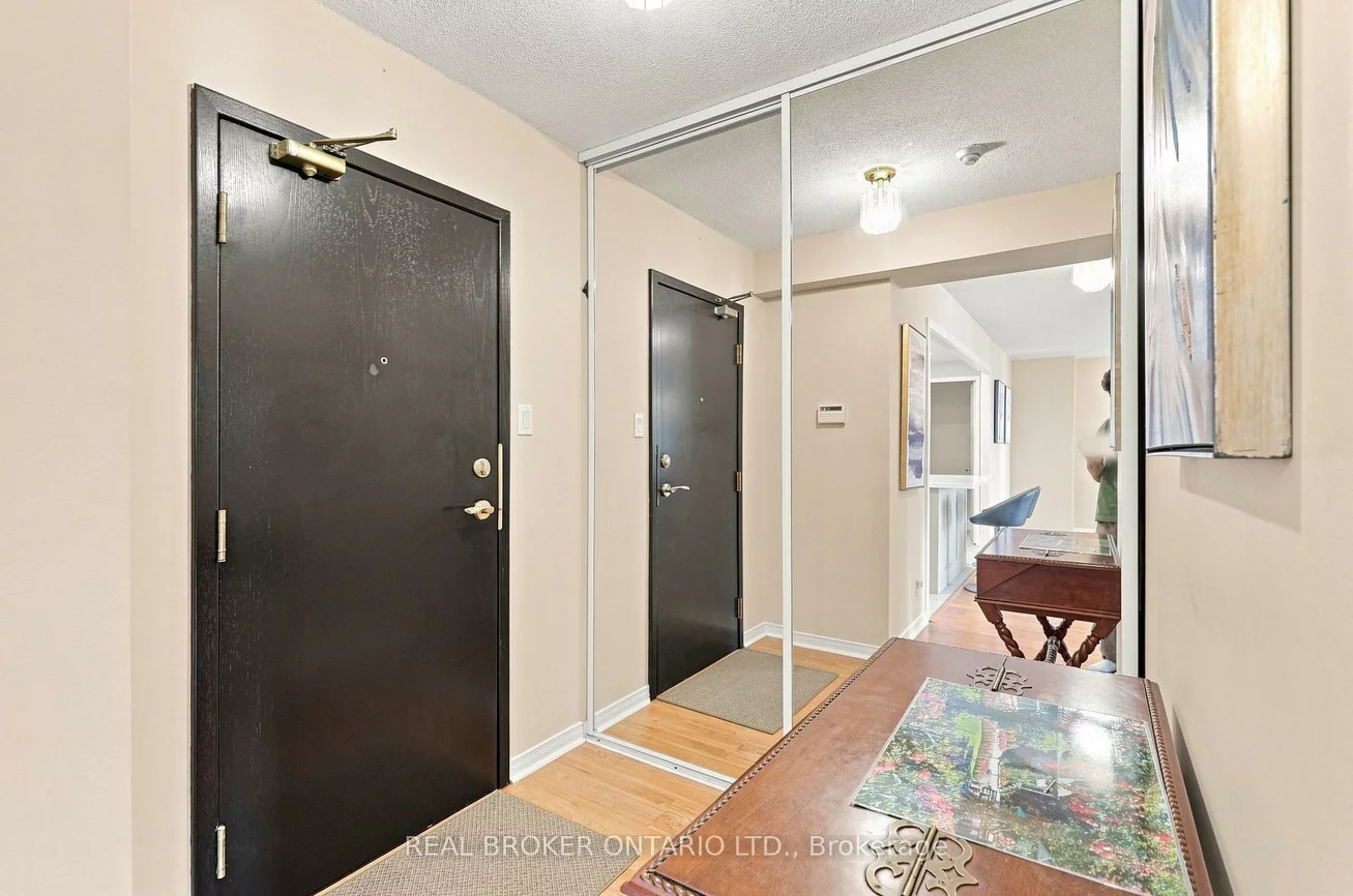 205, Wynford, Flemingdon Park, Toronto