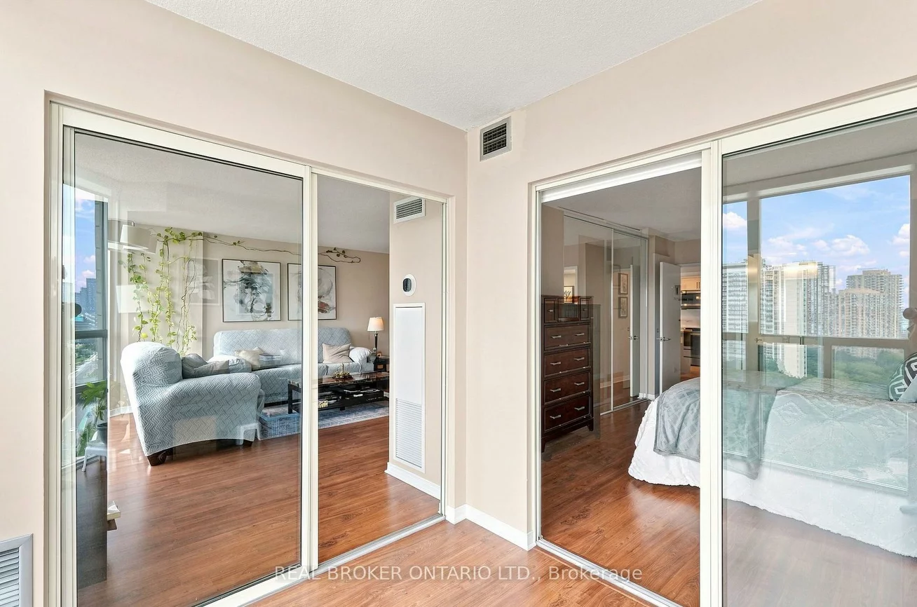 205, Wynford, Flemingdon Park, Toronto