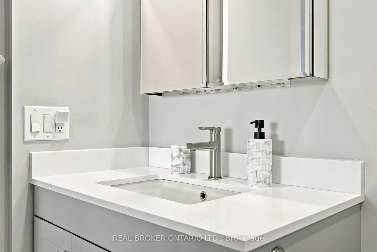 205, Wynford, Flemingdon Park, Toronto