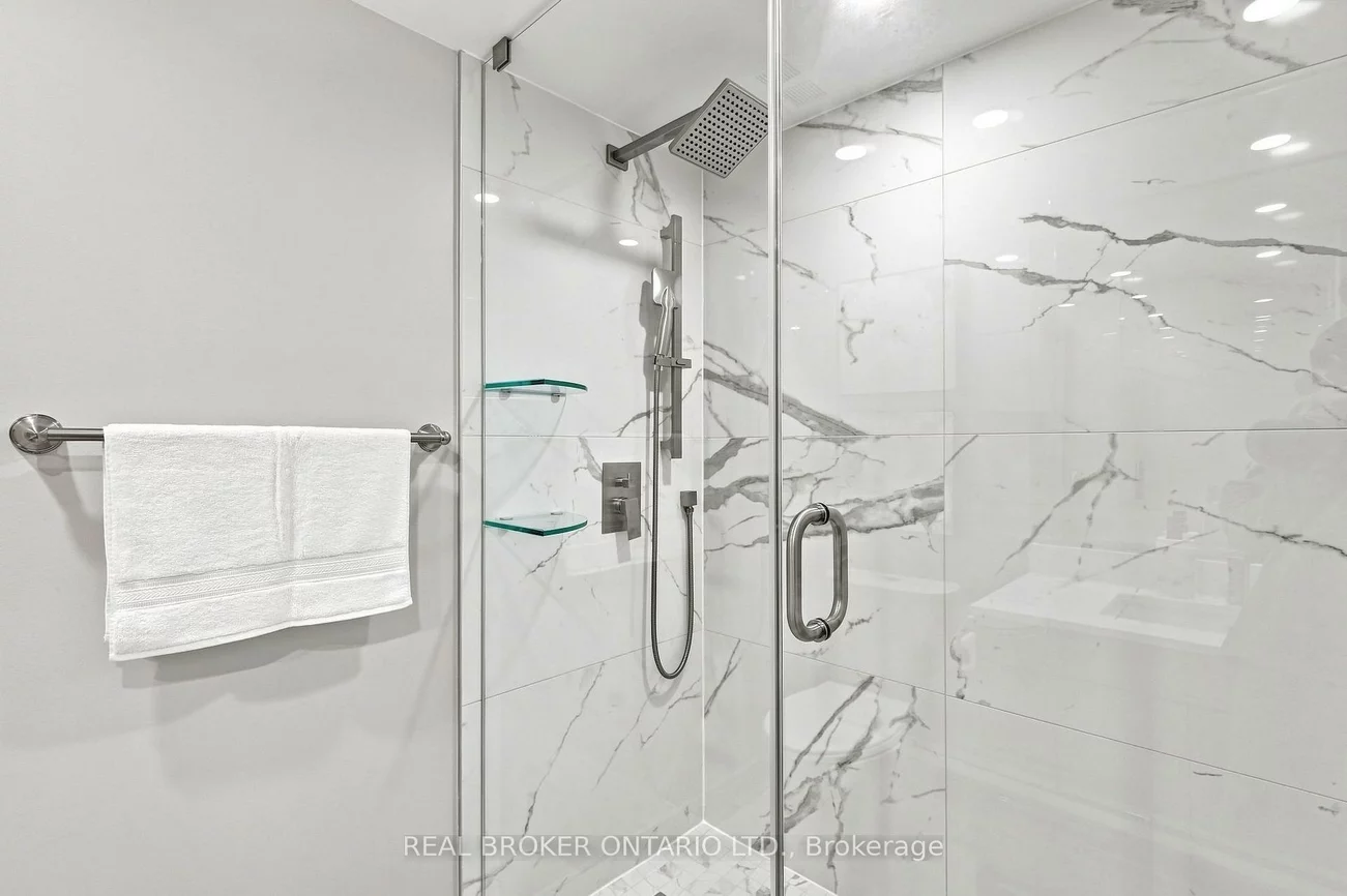205, Wynford, Flemingdon Park, Toronto