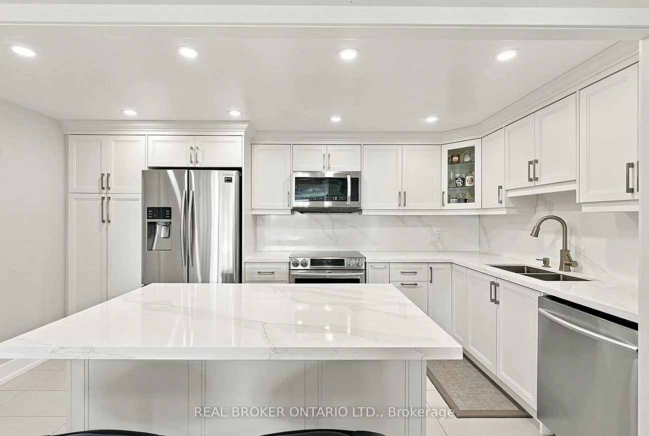 205, Wynford, Flemingdon Park, Toronto