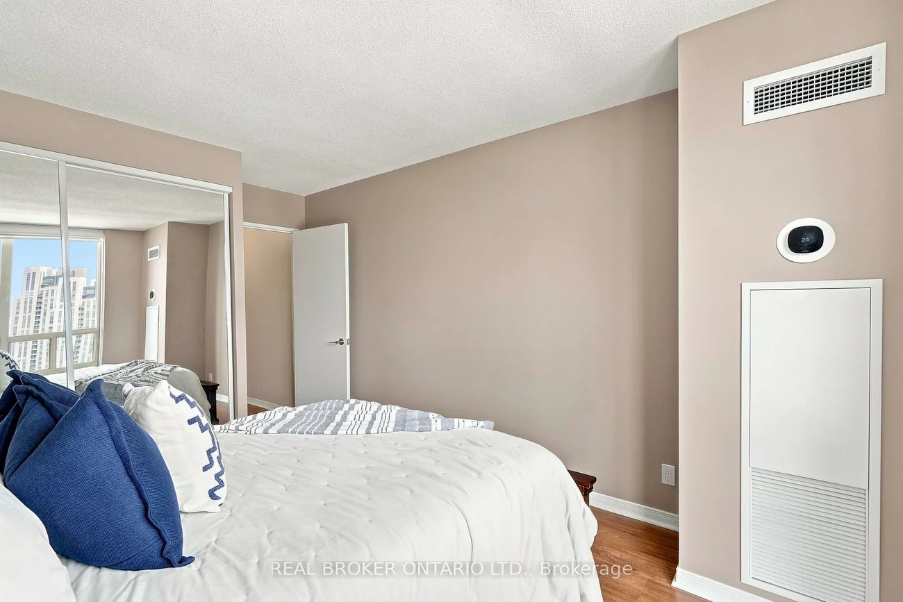 205, Wynford, Flemingdon Park, Toronto