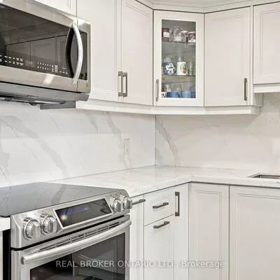 205, Wynford, Flemingdon Park, Toronto