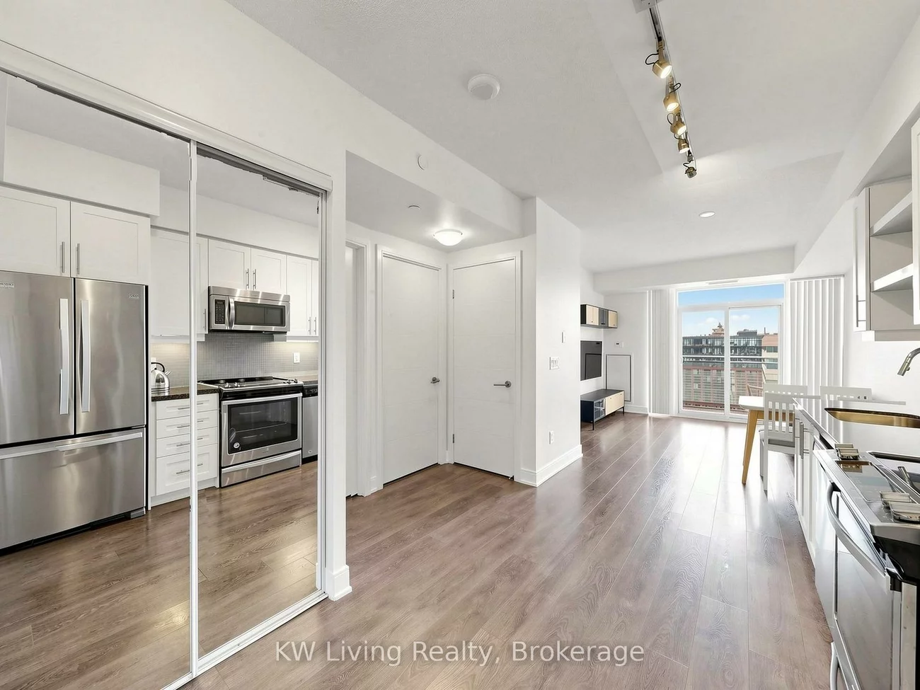 525, Adelaide, Waterfront Communities C1, Toronto