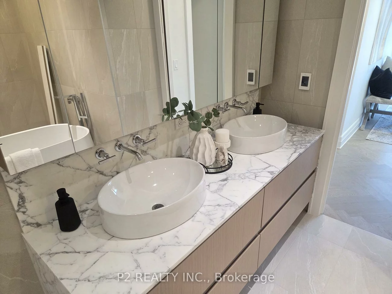 2, Forest Hill, Casa Loma, Toronto