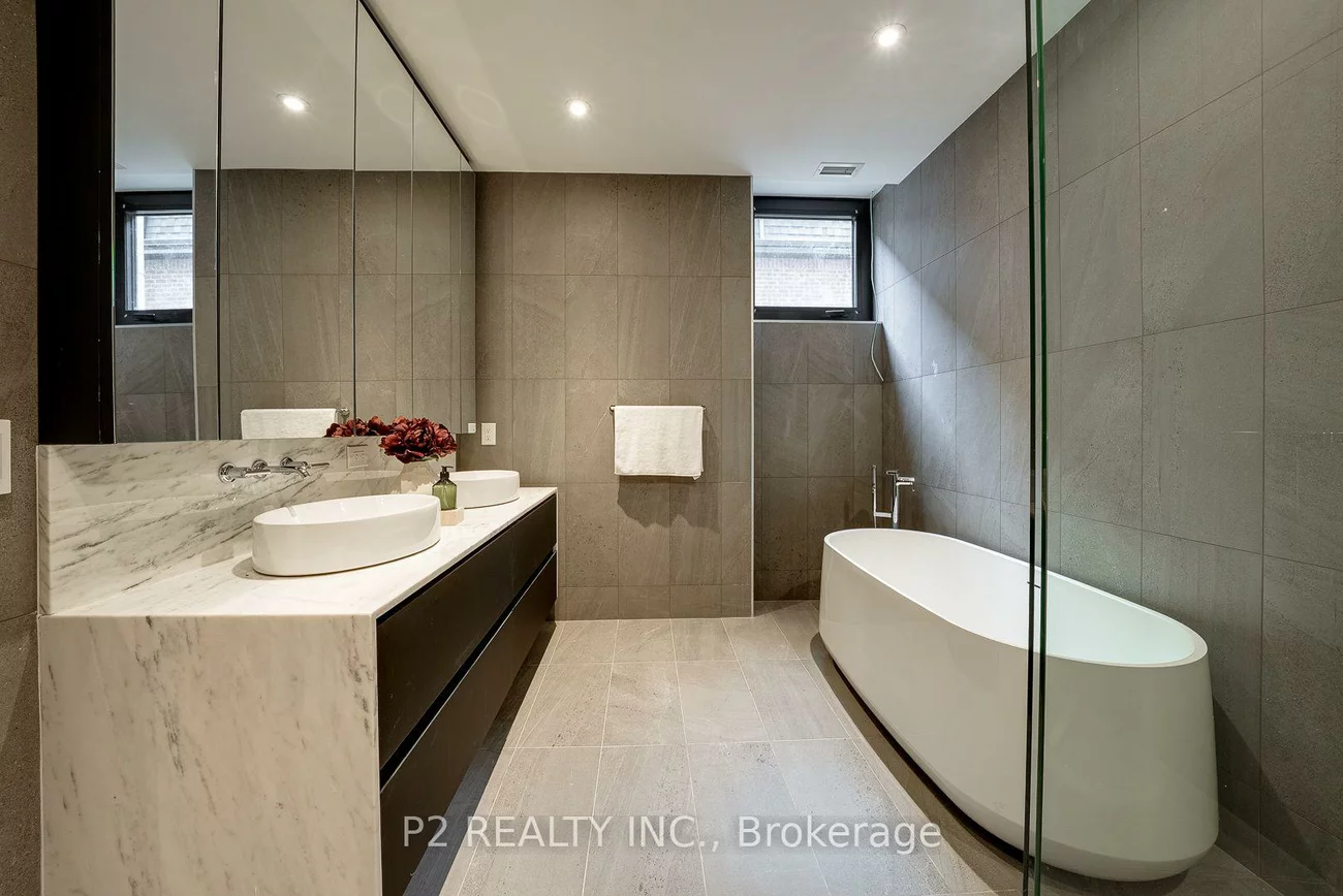 2, Forest Hill, Casa Loma, Toronto