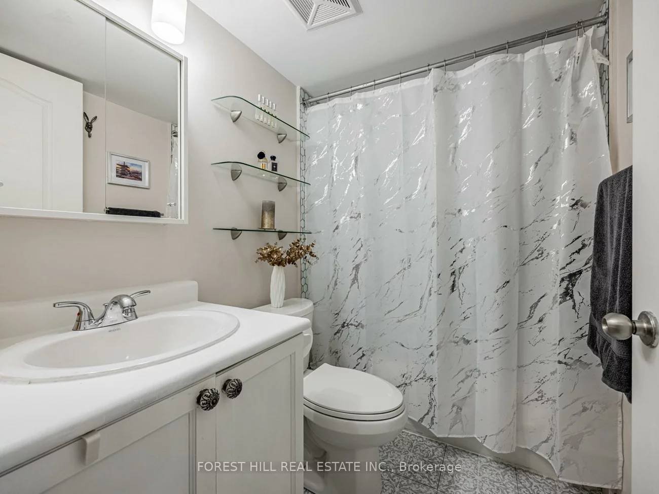 68, Carr, Kensington-Chinatown, Toronto