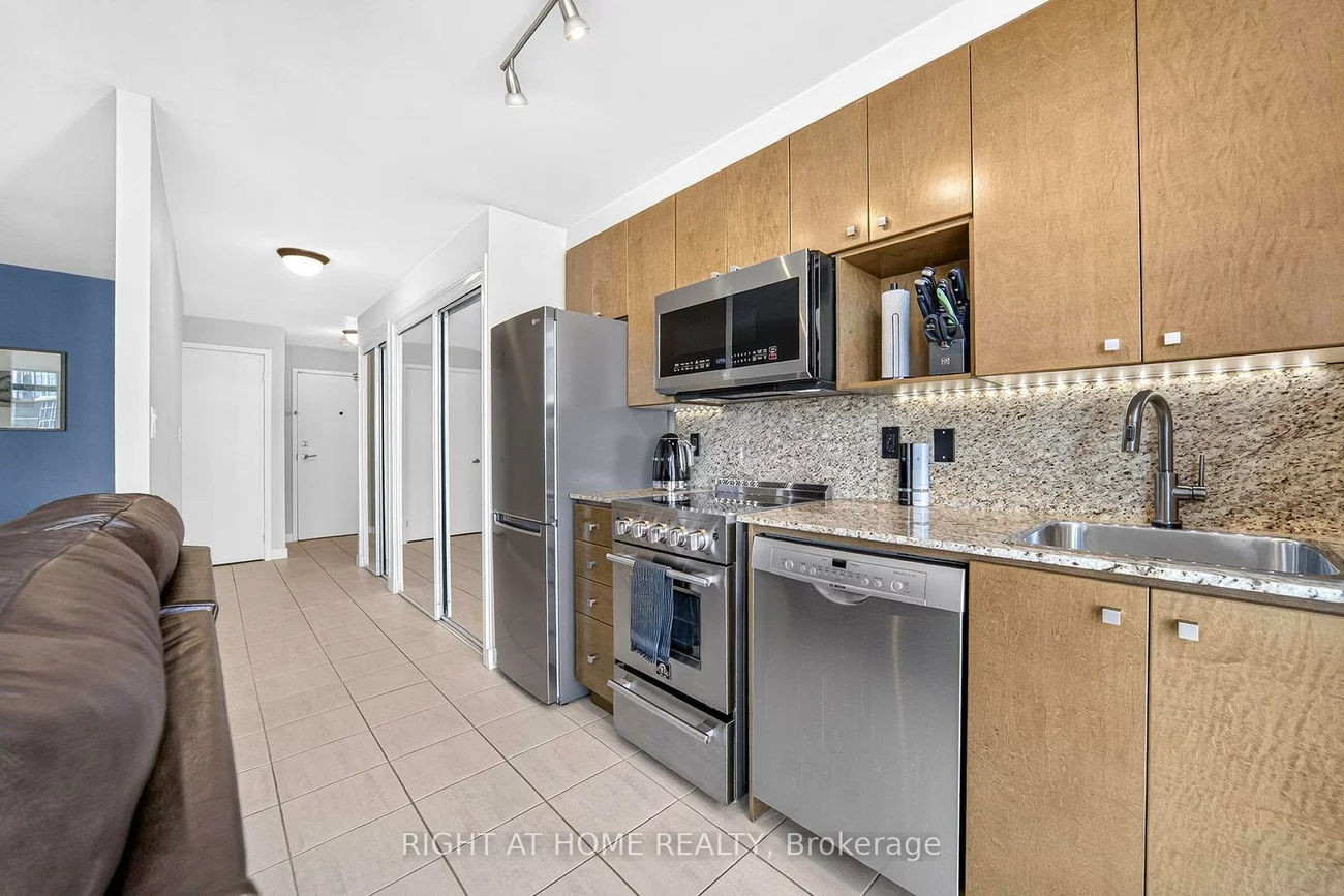 11, Brunel, Waterfront Communities C1, Toronto