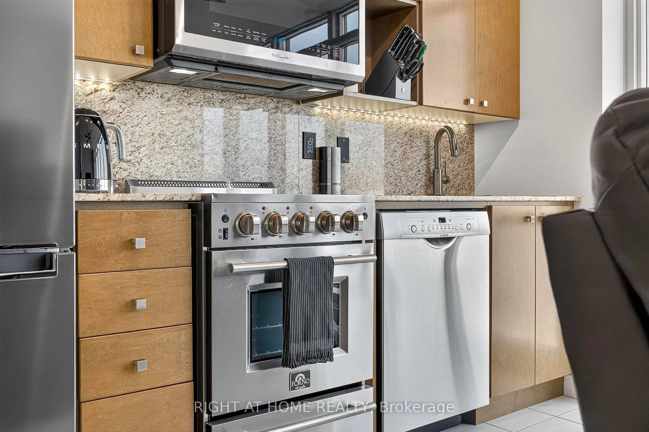 11, Brunel, Waterfront Communities C1, Toronto
