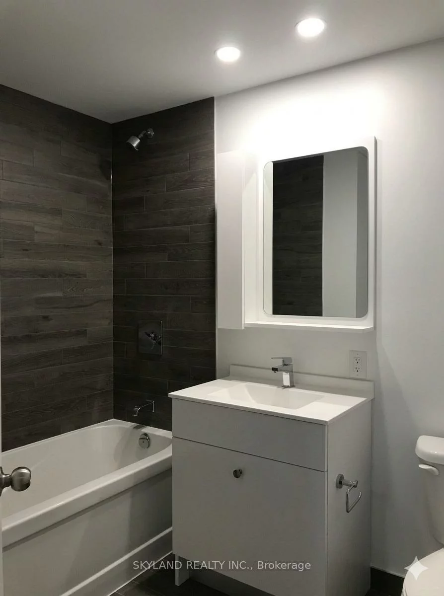 75, Canterbury, Willowdale West, Toronto