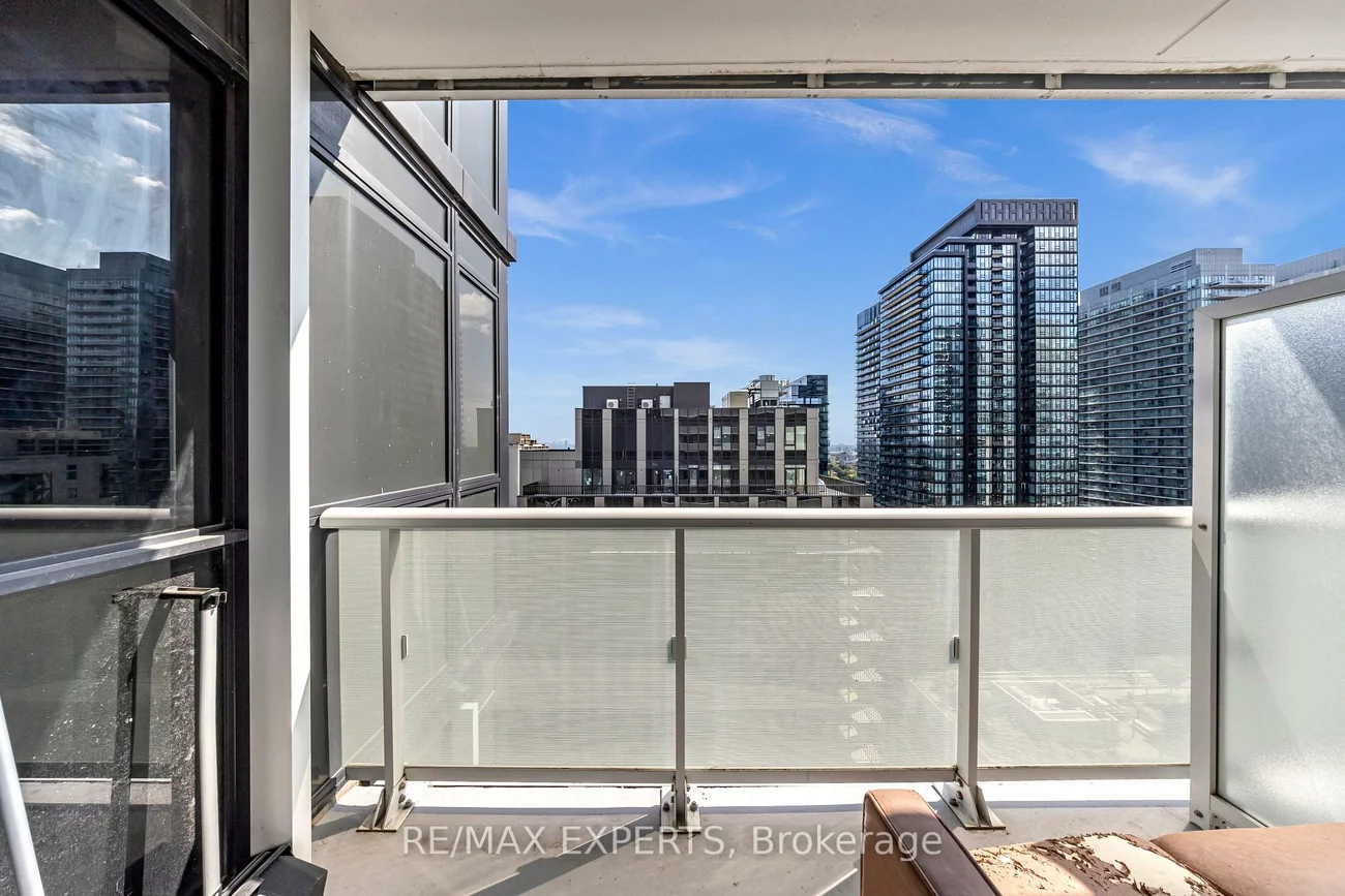 101, Erskine, Mount Pleasant West, Toronto