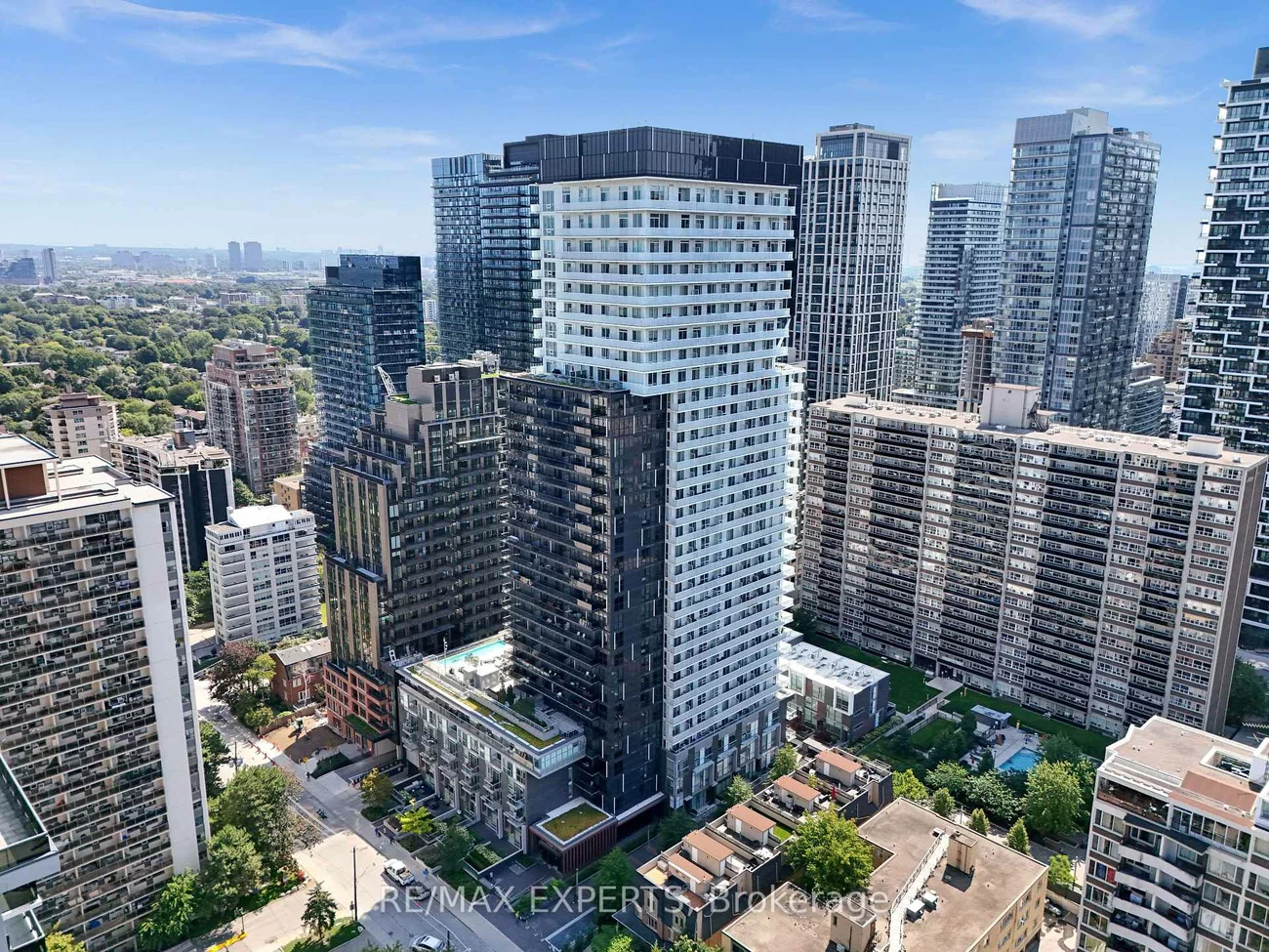 101, Erskine, Mount Pleasant West, Toronto