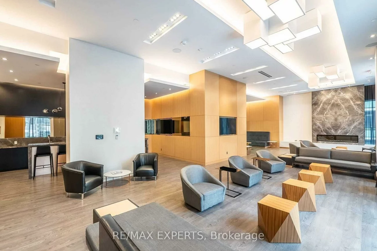 101, Erskine, Mount Pleasant West, Toronto