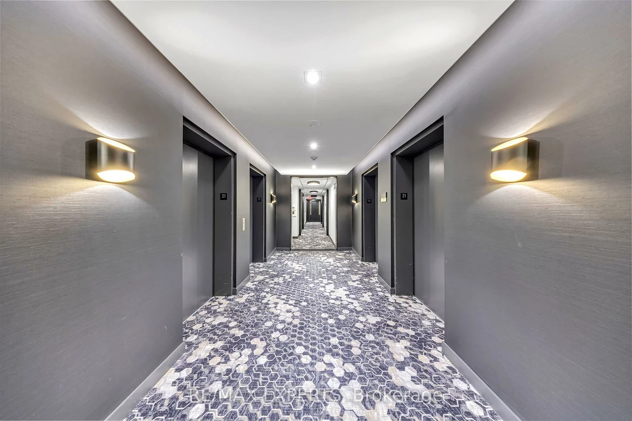 101, Erskine, Mount Pleasant West, Toronto