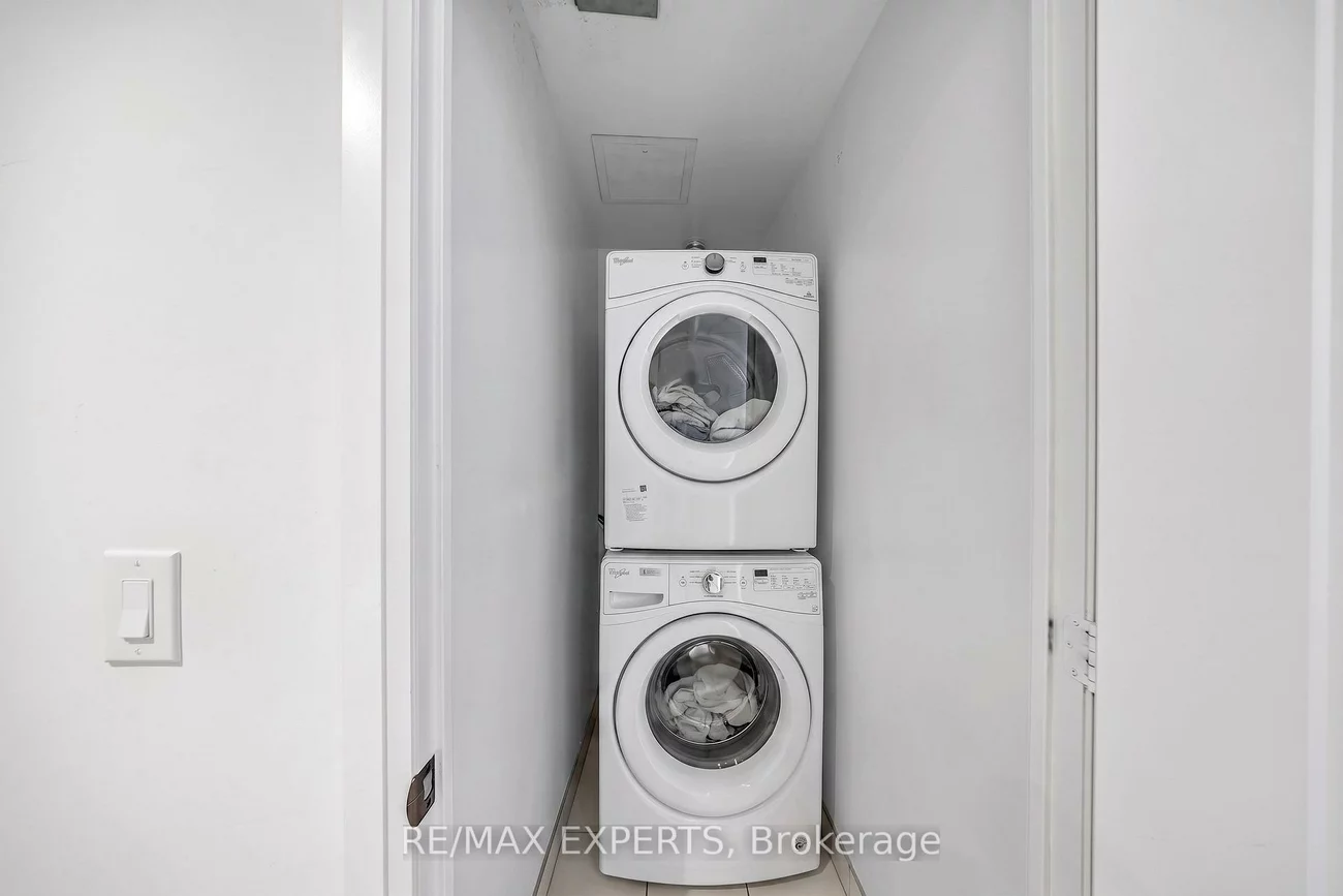 101, Erskine, Mount Pleasant West, Toronto