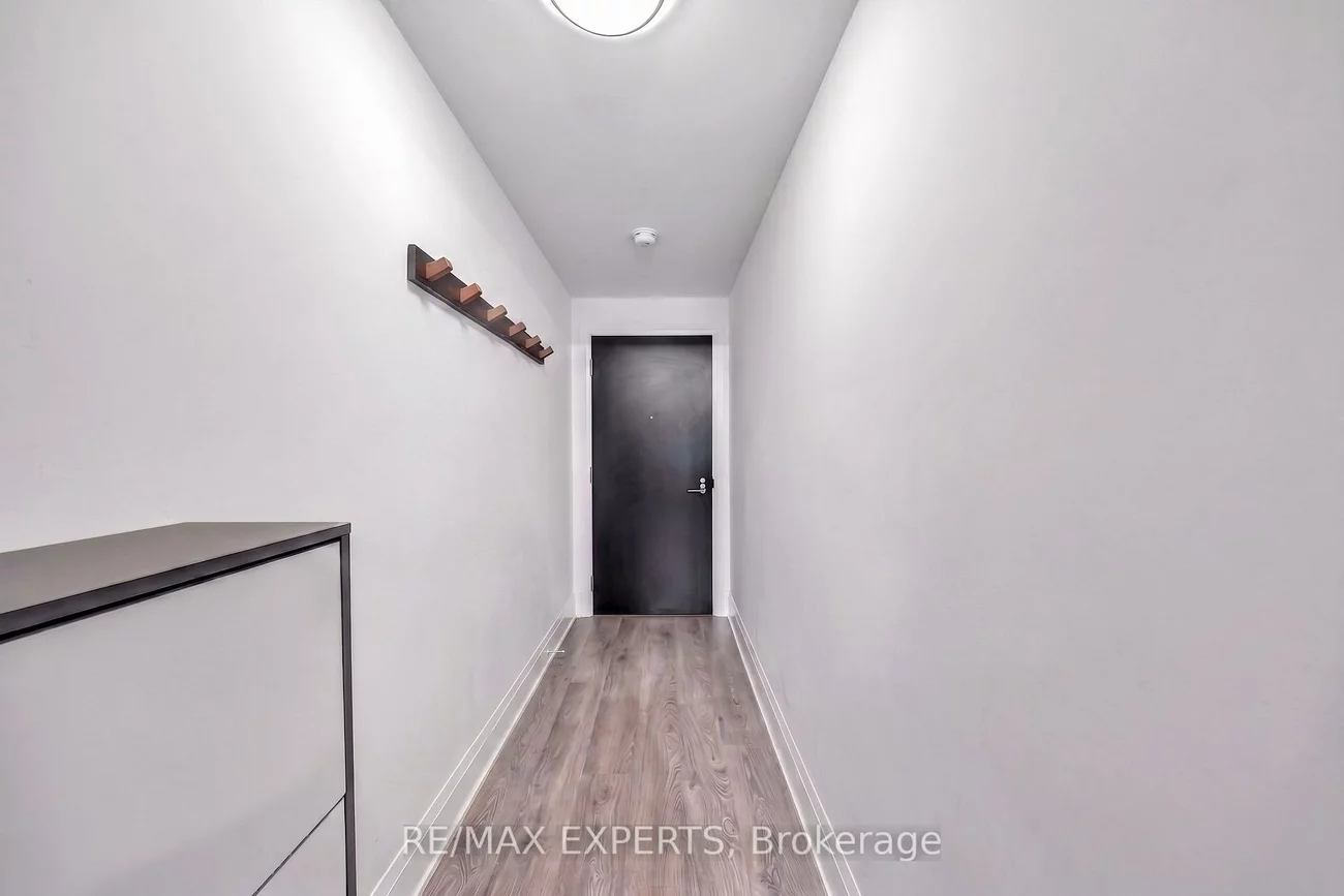 101, Erskine, Mount Pleasant West, Toronto