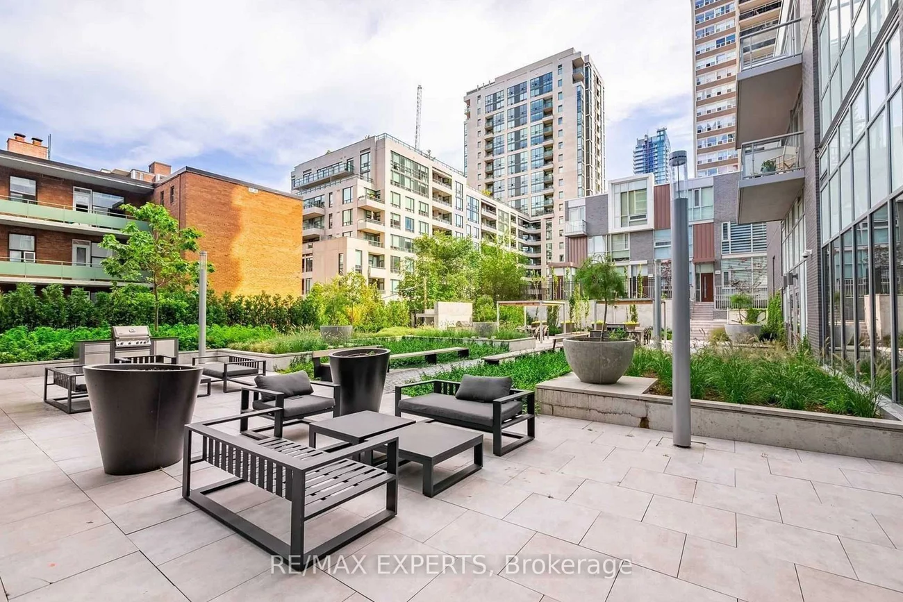 101, Erskine, Mount Pleasant West, Toronto