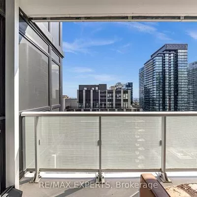 101, Erskine, Mount Pleasant West, Toronto