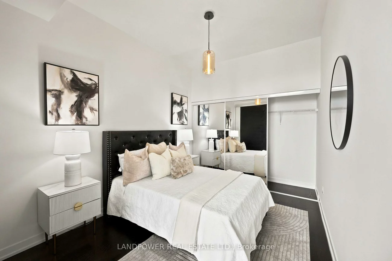 105, George, Moss Park, Toronto