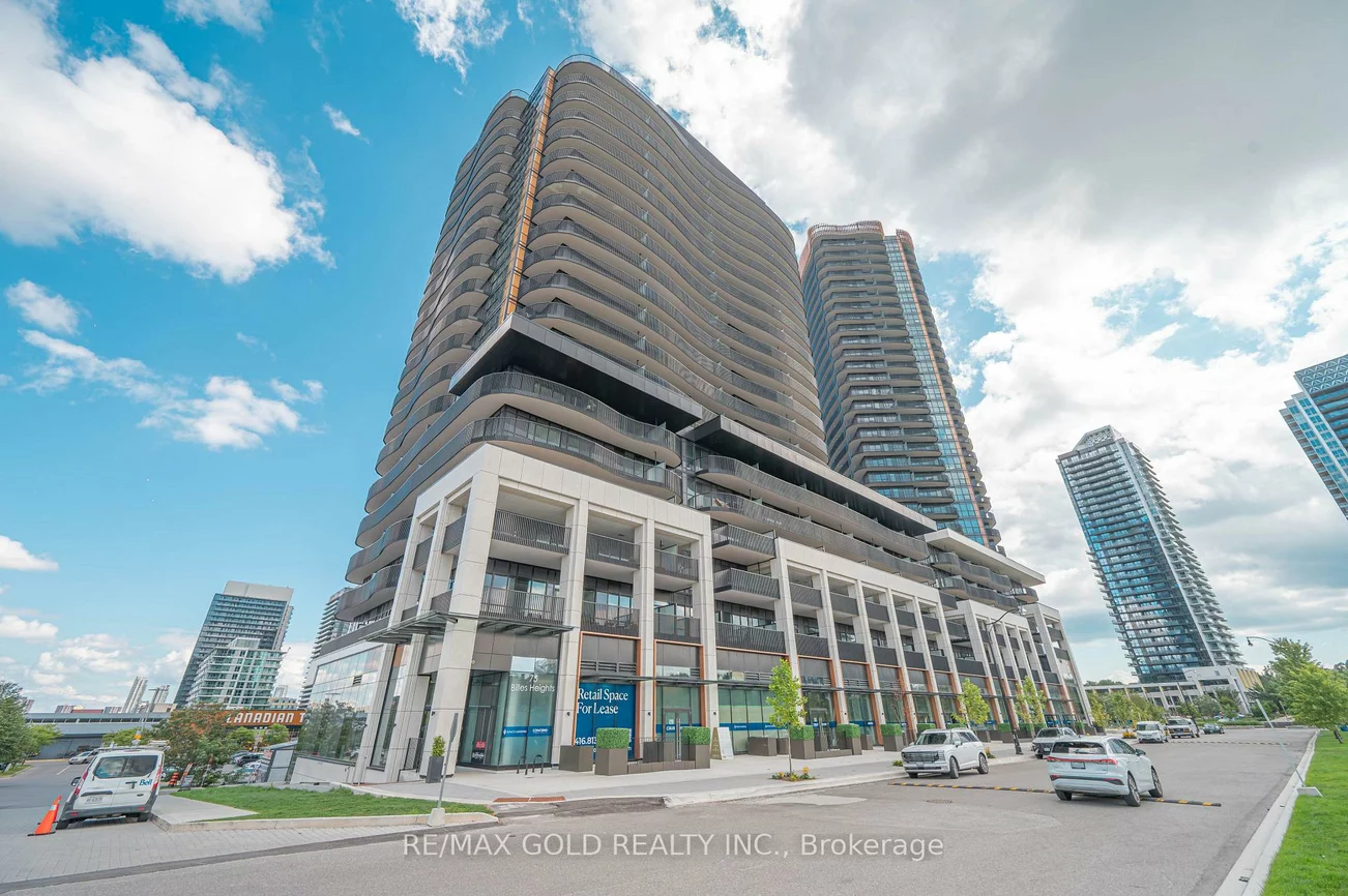 75, Billes, Bayview Village, Toronto