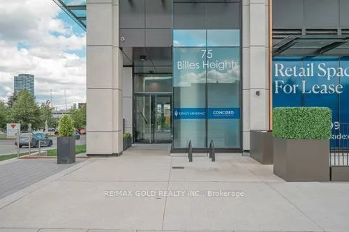 75, Billes, Bayview Village, Toronto