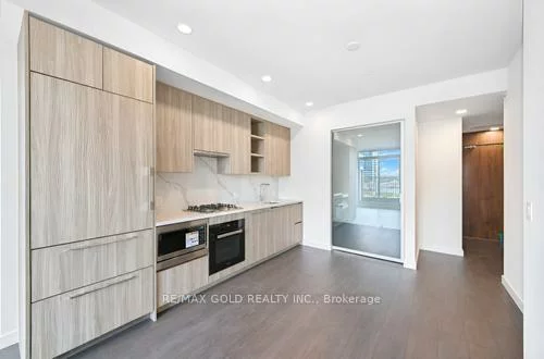 75, Billes, Bayview Village, Toronto