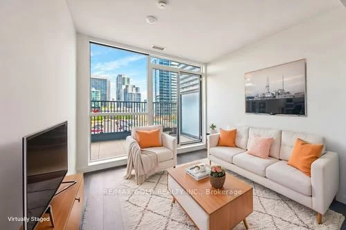 75, Billes, Bayview Village, Toronto