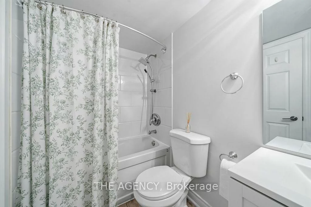 451, Rosewell, Lawrence Park South, Toronto