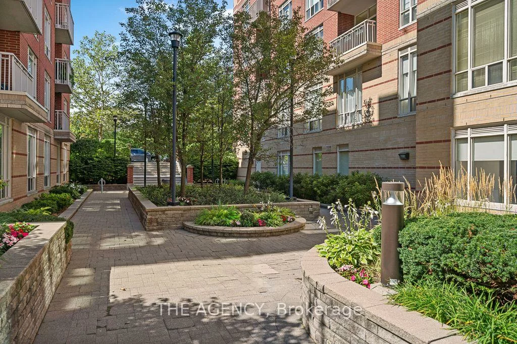 451, Rosewell, Lawrence Park South, Toronto