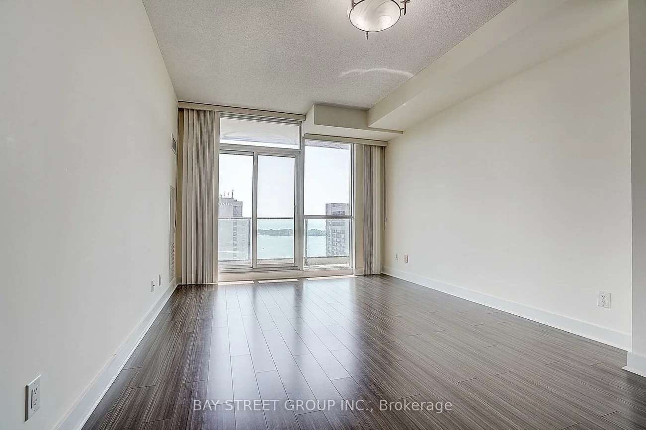 33, Bay, Waterfront Communities C1, Toronto