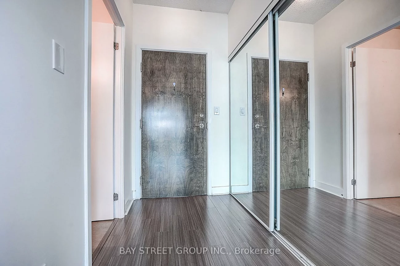 33, Bay, Waterfront Communities C1, Toronto
