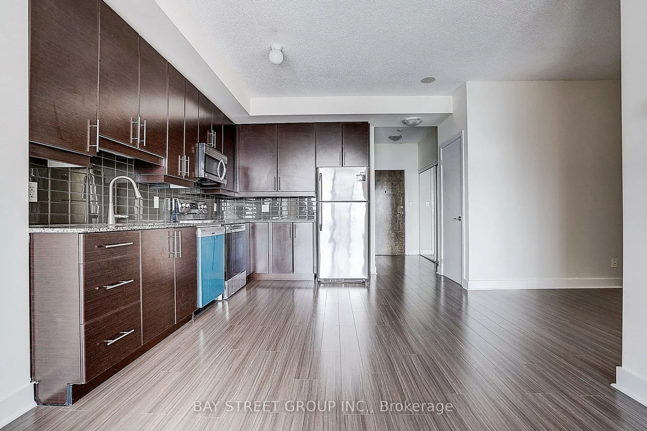 33, Bay, Waterfront Communities C1, Toronto