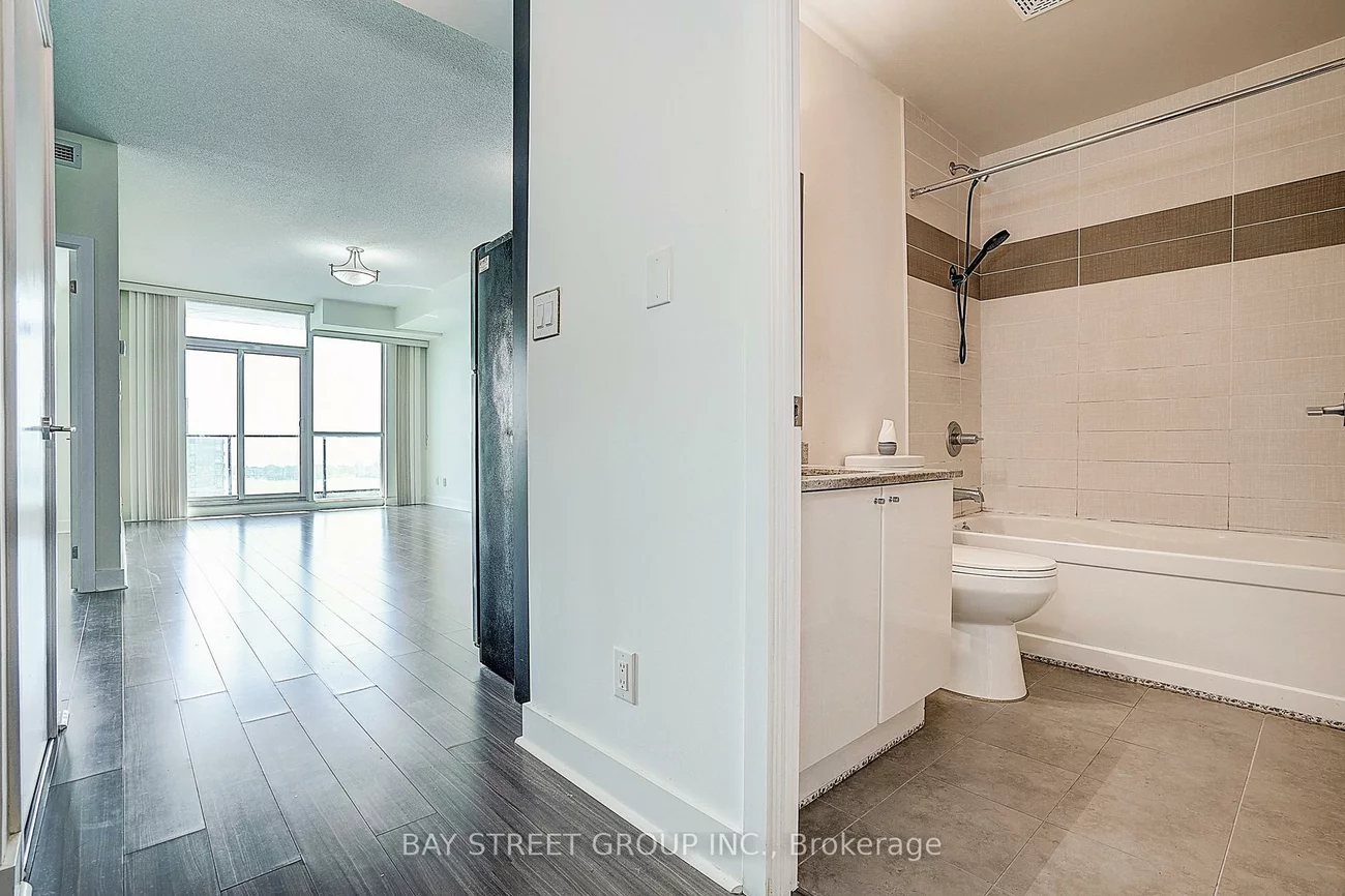 33, Bay, Waterfront Communities C1, Toronto