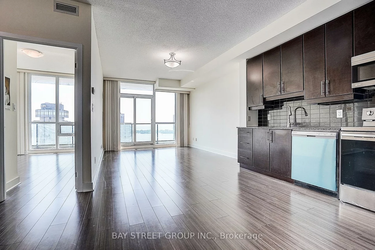 33, Bay, Waterfront Communities C1, Toronto