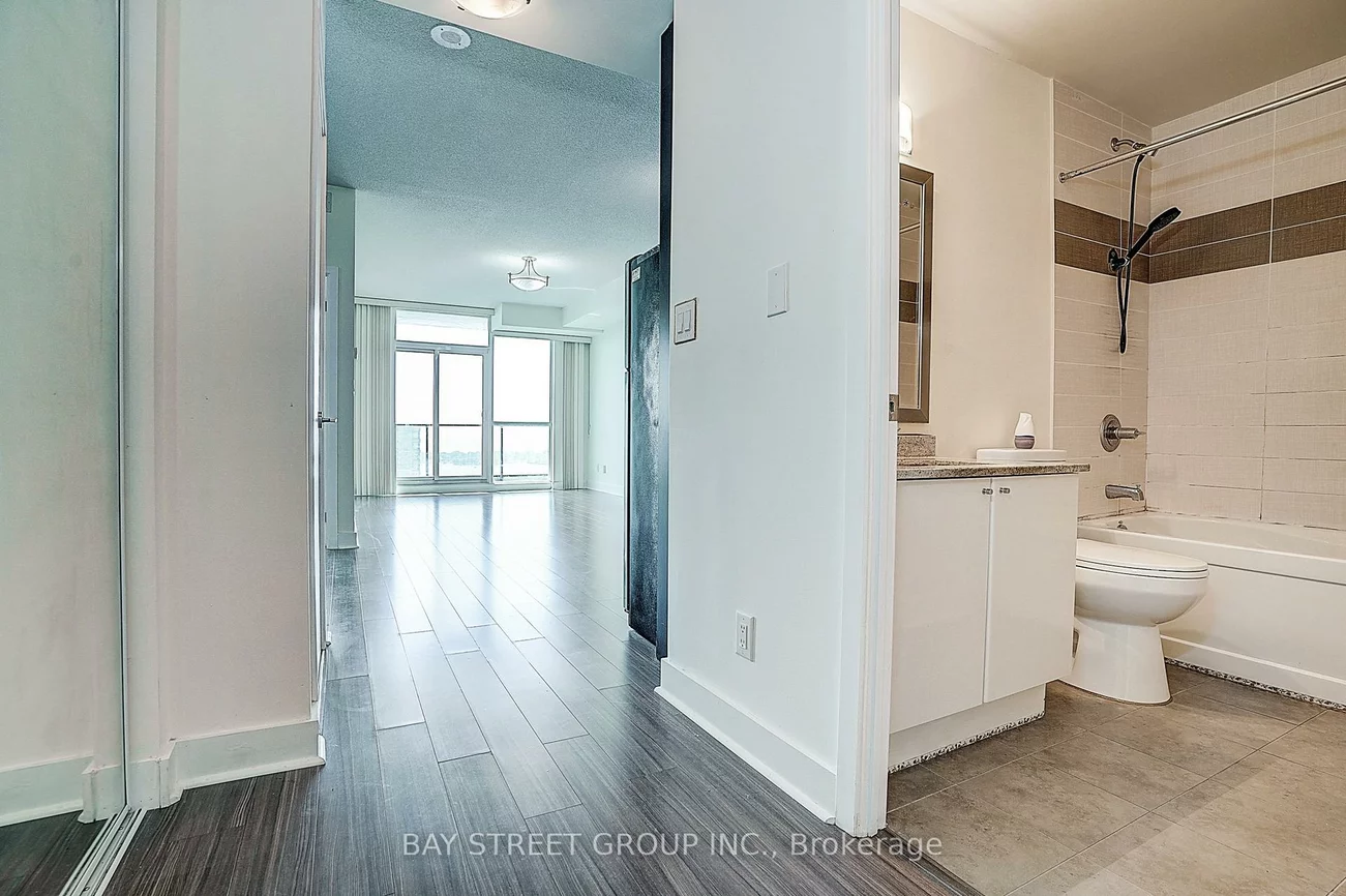 33, Bay, Waterfront Communities C1, Toronto