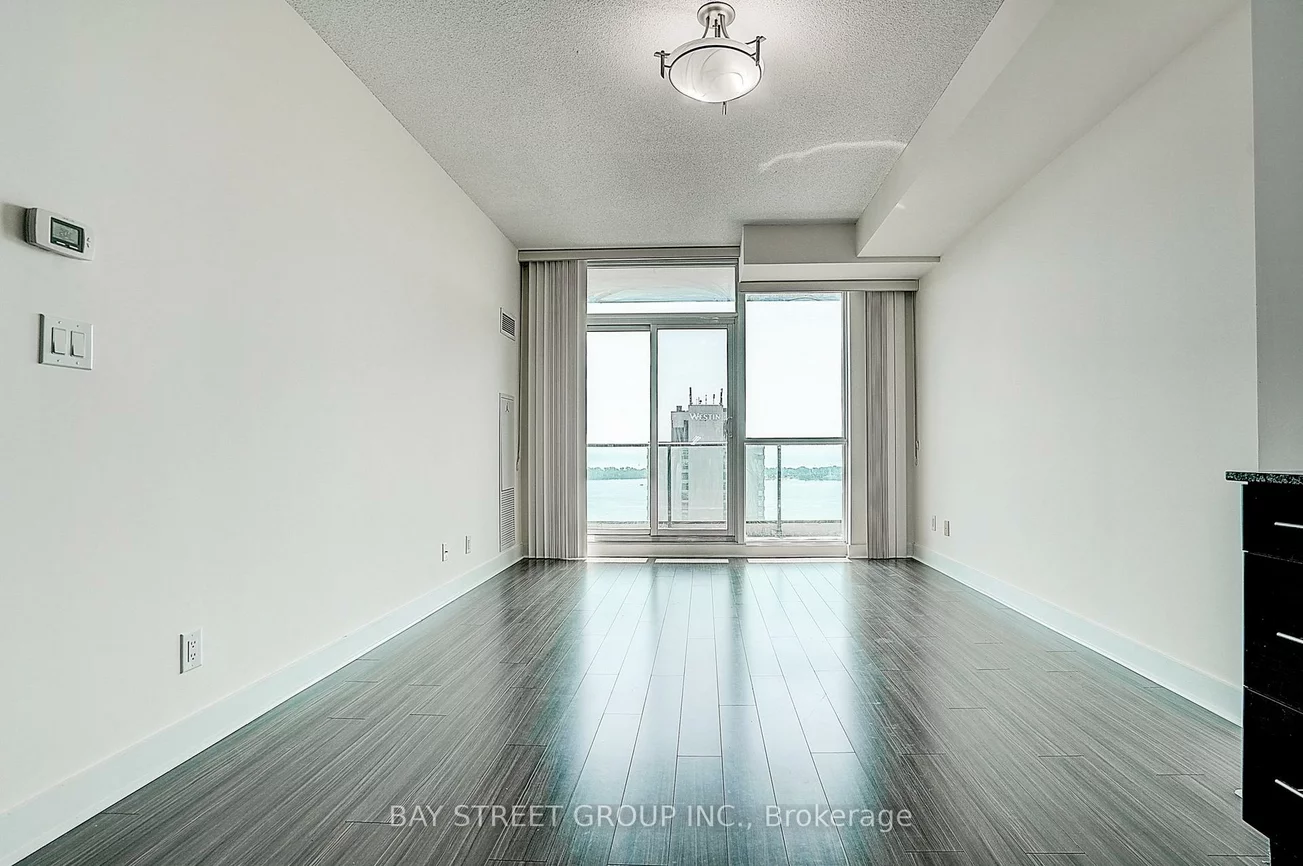 33, Bay, Waterfront Communities C1, Toronto