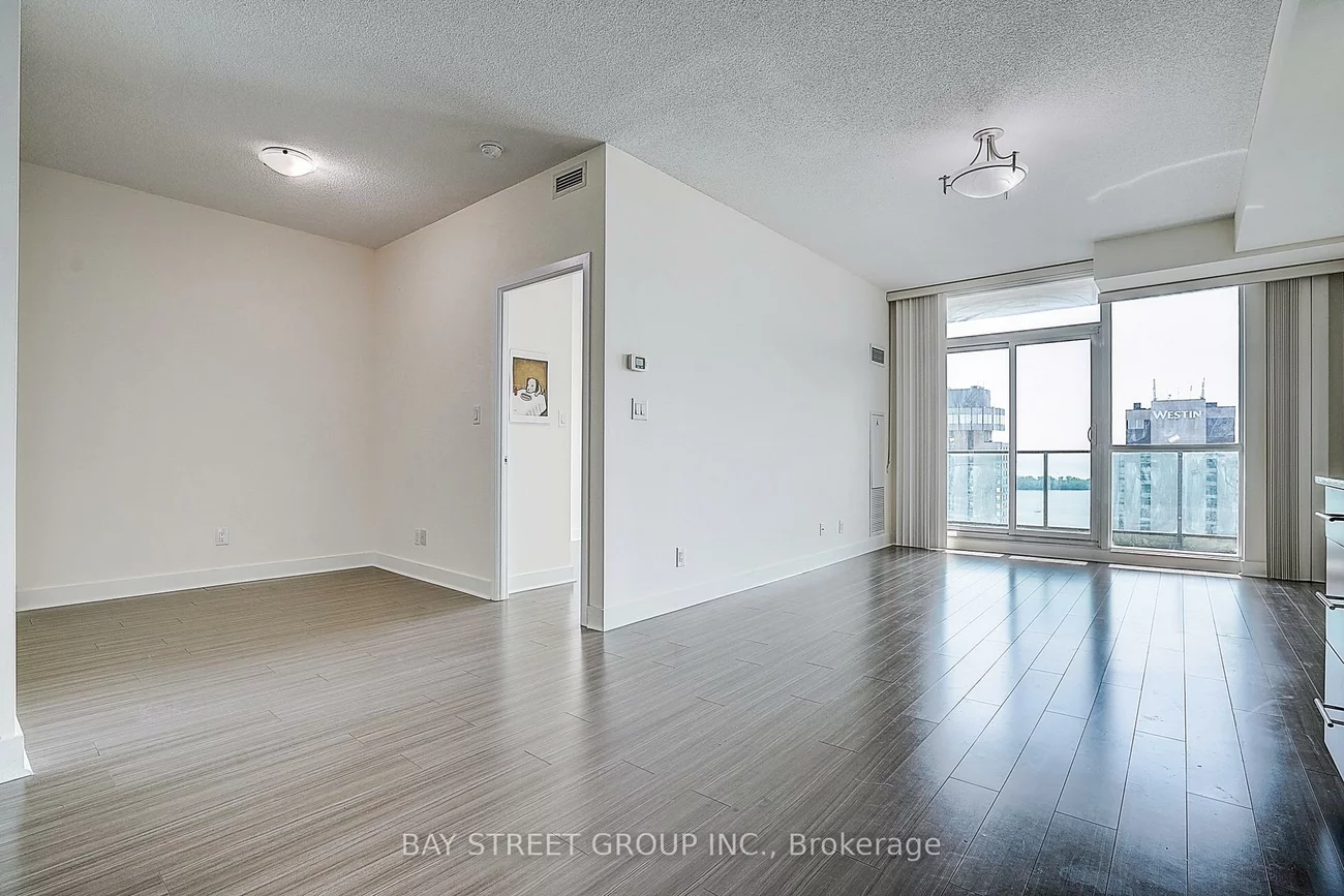 33, Bay, Waterfront Communities C1, Toronto