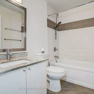 33, Bay, Waterfront Communities C1, Toronto