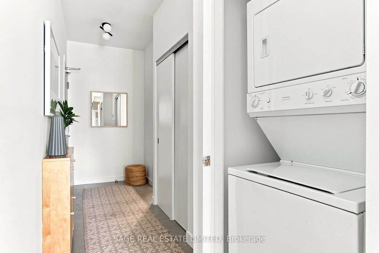 52, Sumach, Moss Park, Toronto
