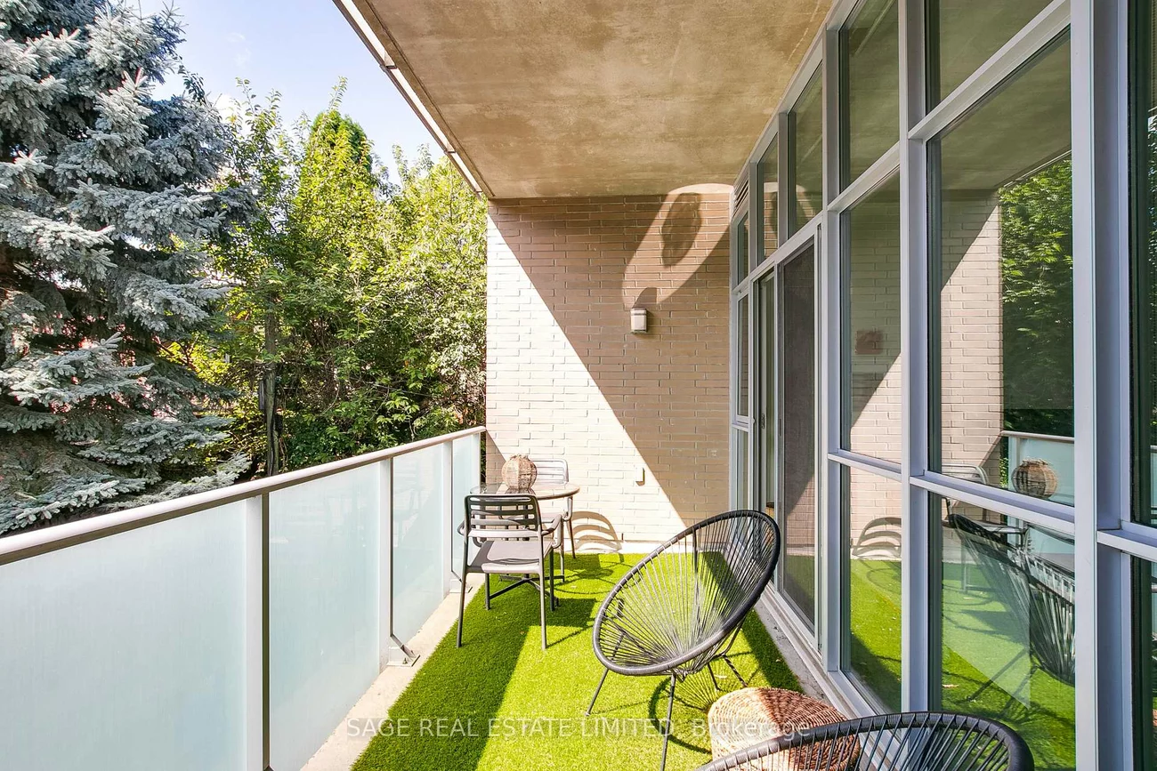 52, Sumach, Moss Park, Toronto